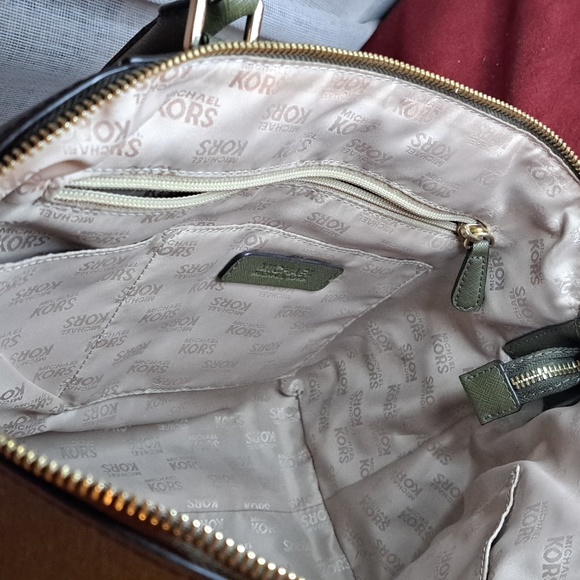 🥰Michael Kors Ciara Olive Green Leather Satchel or Crossbody GUC - Picture 5 of 12